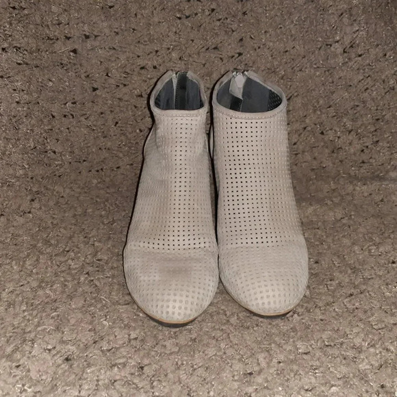 CAMPER-Myriam-Laser Cut Ankle Booties-Tan  Perforated Leather-Sz 35-Excellent - Picture 3 of 7